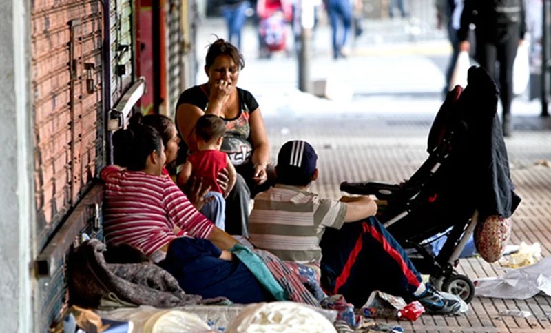Vivir en Argentina ya cuesta casi $2,8 millones por mes: alimentos, vivienda y transporte presionan a las familias